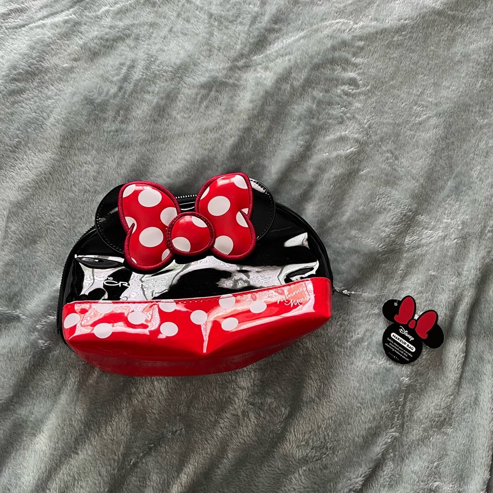 The Creme Shop Disney Minnie Mouse Makeup Bag Red Black Polka Dot Zip Pouch NWT